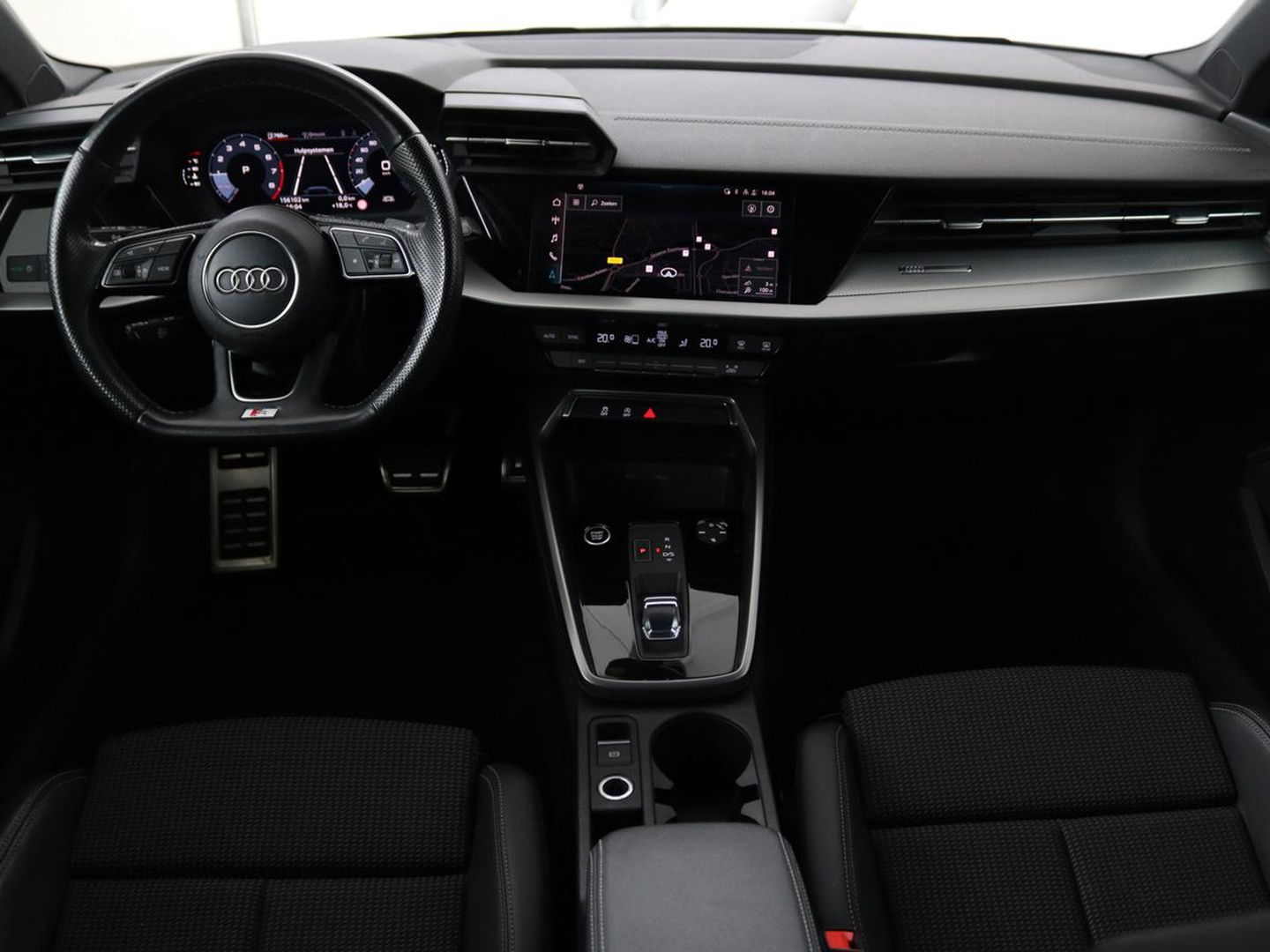 Audi A3 30 TFSI S edition | Carplay | Full LED | Virtual Cockpit | Sportstoelen | Half leder | Getint glas | Climate control | Cruise control