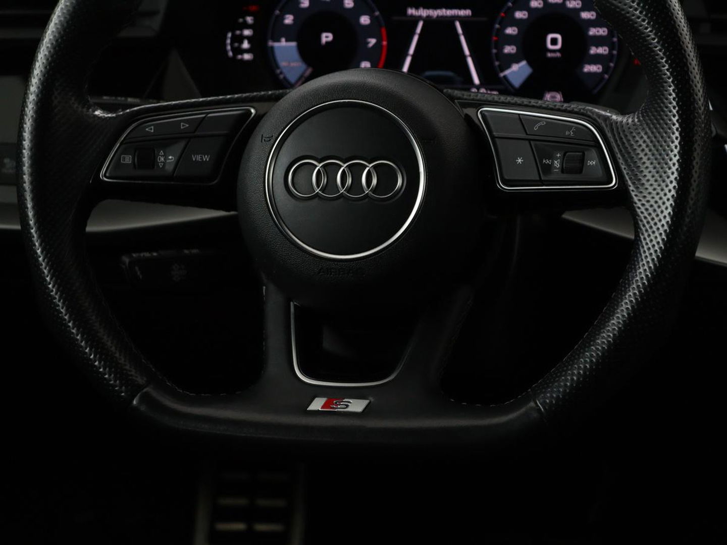 Audi A3 30 TFSI S edition | Carplay | Full LED | Virtual Cockpit | Sportstoelen | Half leder | Getint glas | Climate control | Cruise control