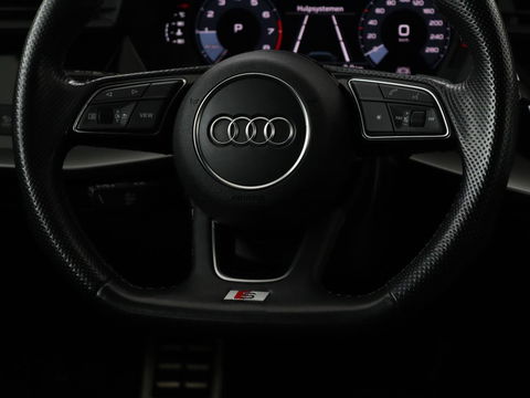 Audi A3 30 TFSI S edition | Carplay | Full LED | Virtual Cockpit | Sportstoelen | Half leder | Getint glas | Climate control | Cruise control