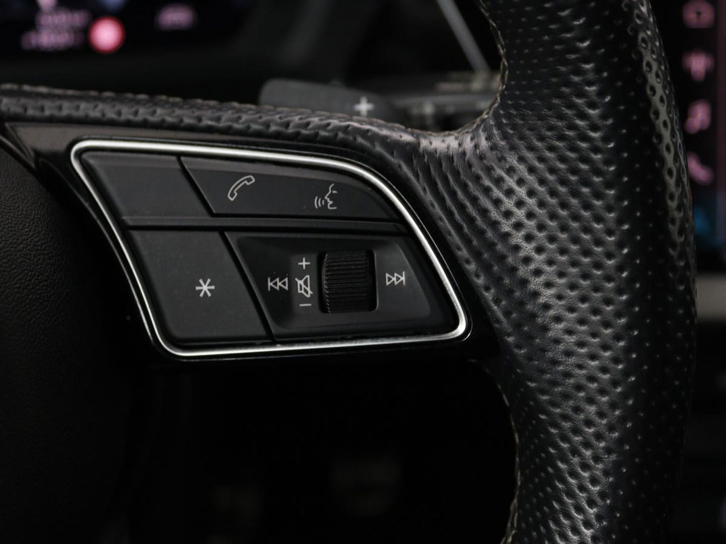 Audi A3 30 TFSI S edition | Carplay | Full LED | Virtual Cockpit | Sportstoelen | Half leder | Getint glas | Climate control | Cruise control
