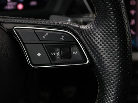 Audi A3 30 TFSI S edition | Carplay | Full LED | Virtual Cockpit | Sportstoelen | Half leder | Getint glas | Climate control | Cruise control