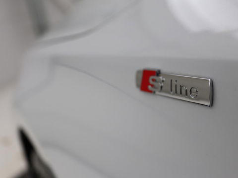 Audi A3 30 TFSI S edition | Carplay | Full LED | Virtual Cockpit | Sportstoelen | Half leder | Getint glas | Climate control | Cruise control