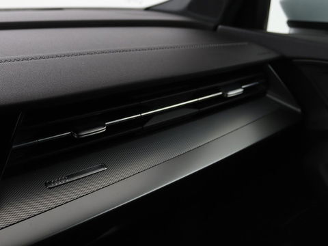 Audi A3 30 TFSI S edition | Carplay | Full LED | Virtual Cockpit | Sportstoelen | Half leder | Getint glas | Climate control | Cruise control