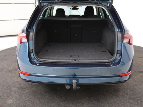 Škoda Octavia 1.0 e-TSI Business Edition | Trekhaak | Stoelverwarming | Carplay | Keyless | Navigatie | Full LED | Parkeerhulp | Climate control
