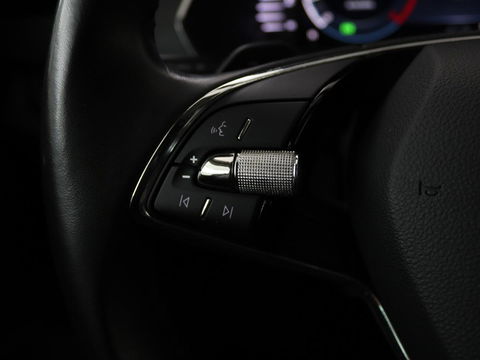 Škoda Octavia 1.0 e-TSI Business Edition | Trekhaak | Stoelverwarming | Carplay | Keyless | Navigatie | Full LED | Parkeerhulp | Climate control