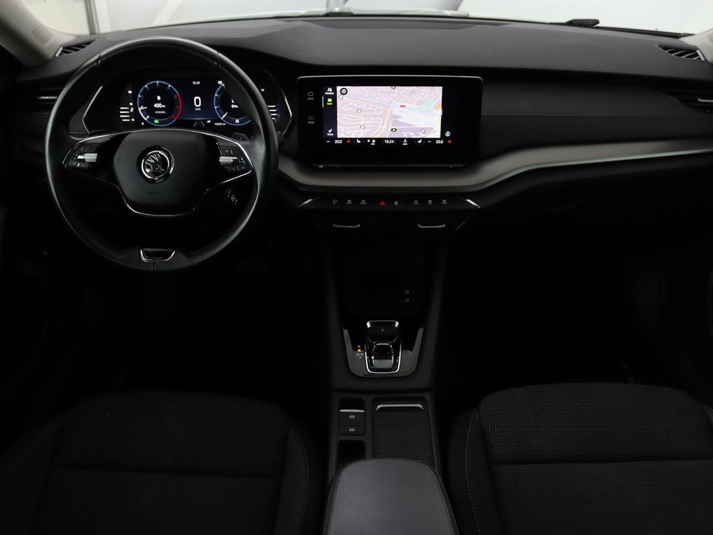 Škoda Octavia 1.0 e-TSI Business Edition | Trekhaak | Stoelverwarming | Carplay | Keyless | Navigatie | Full LED | Parkeerhulp | Climate control
