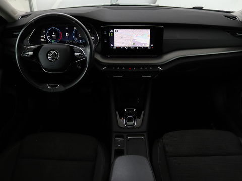 Škoda Octavia 1.0 e-TSI Business Edition | Trekhaak | Stoelverwarming | Carplay | Keyless | Navigatie | Full LED | Parkeerhulp | Climate control