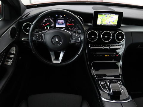 Mercedes-Benz C-Klasse 250 Avantgarde | Luchtvering | 360 camera | Trekhaak | Full LED | Navigatie | Half leder | Climate control | Park Assist | Cruise control