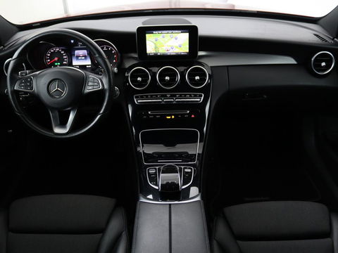 Mercedes-Benz C-Klasse 250 Avantgarde | Luchtvering | 360 camera | Trekhaak | Full LED | Navigatie | Half leder | Climate control | Park Assist | Cruise control