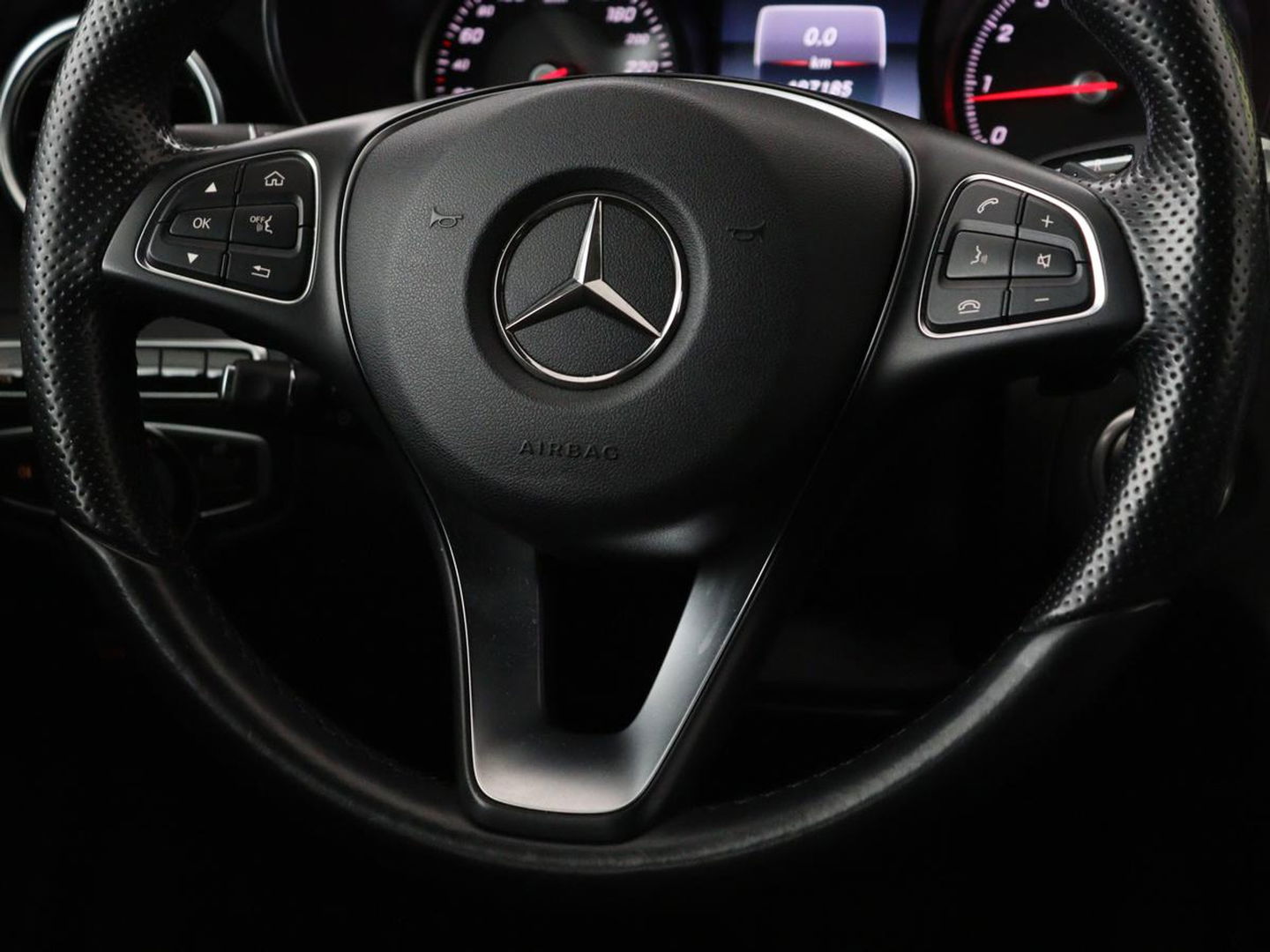 Mercedes-Benz C-Klasse 250 Avantgarde | Luchtvering | 360 camera | Trekhaak | Full LED | Navigatie | Half leder | Climate control | Park Assist | Cruise control