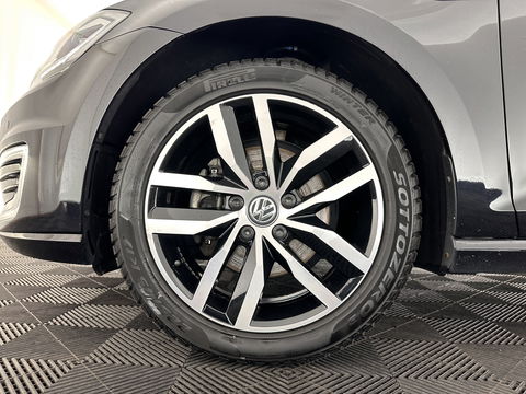 Volkswagen e-Golf E-DITION Aut. *HEAT-PUMP | ADAPTIVE-CRUISE | FULL-LED | DAB+ | NAVI-FULLMAP | CARPLAY | HEATED-COMFORTSEATS | ECC | CCS-FASTLOADER | PARKPILOT | CARPLAY | 17''ALU*
