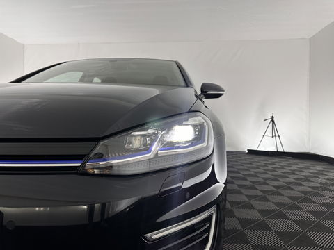 Volkswagen e-Golf E-DITION Aut. *HEAT-PUMP | ADAPTIVE-CRUISE | FULL-LED | DAB+ | NAVI-FULLMAP | CARPLAY | HEATED-COMFORTSEATS | ECC | CCS-FASTLOADER | PARKPILOT | CARPLAY | 17''ALU*