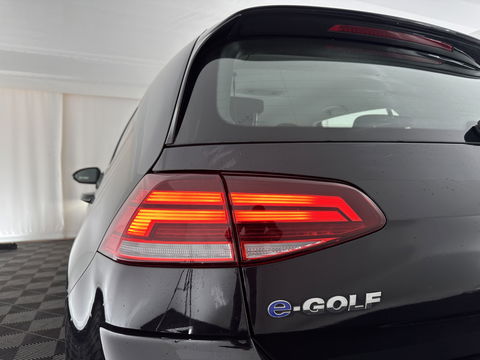 Volkswagen e-Golf E-DITION Aut. *HEAT-PUMP | ADAPTIVE-CRUISE | FULL-LED | DAB+ | NAVI-FULLMAP | CARPLAY | HEATED-COMFORTSEATS | ECC | CCS-FASTLOADER | PARKPILOT | CARPLAY | 17''ALU*