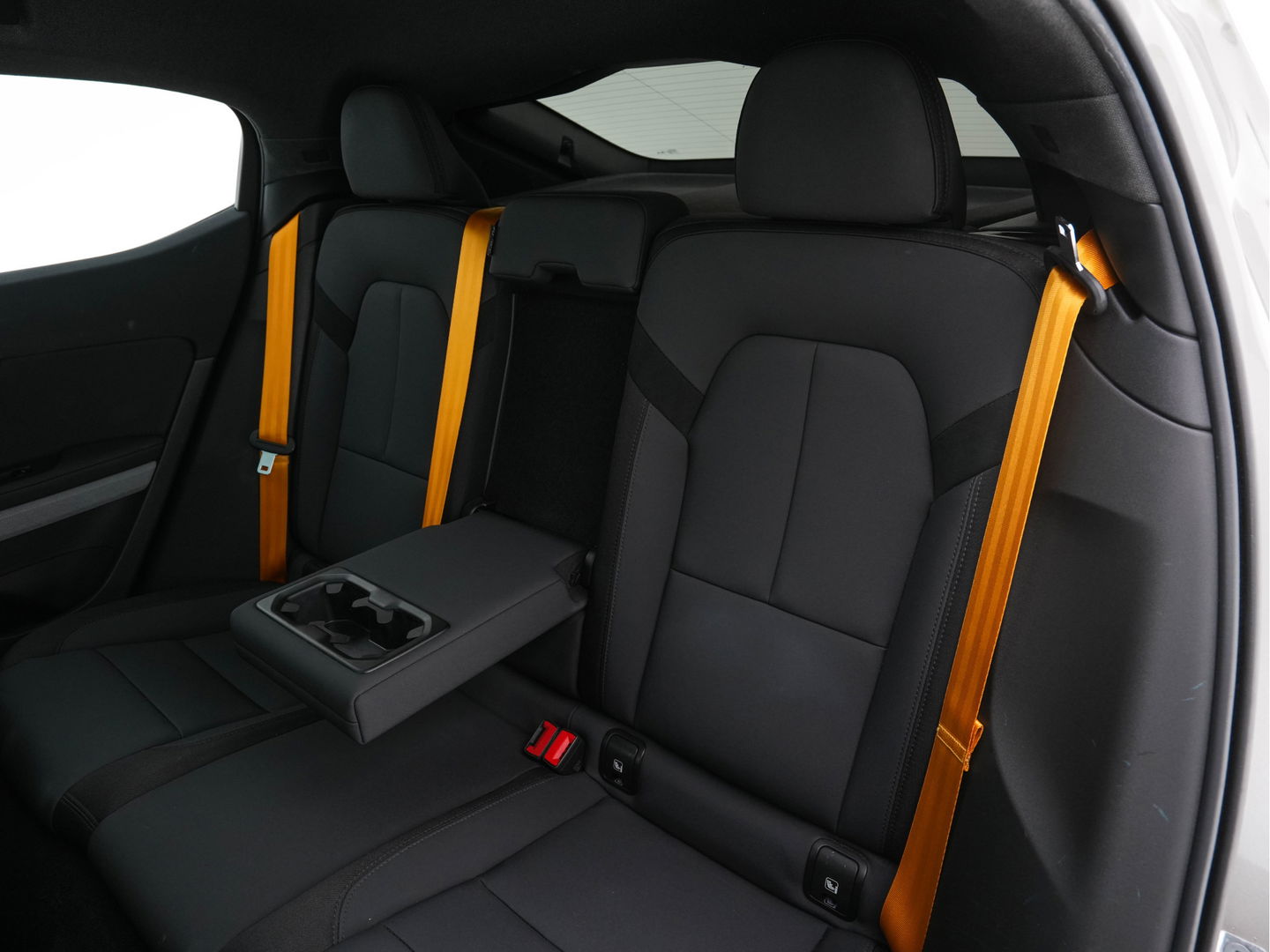 Polestar 2 Long Range Dual Motor Launch Edition 78kWh AWD [ 3-Fase ] (INCL-BTW) *PANO | NAVI-FULLMAP | HARMAN/KARDON-AUDIO | FULL-LED | KEYLESS | TOPVIEW | LANE-ASSIST | DIGI-COCKPIT | DAB+ | SPORT-SEATS | CARPLAY | TOWBAR | BLINDSPOT | 20''ALU*