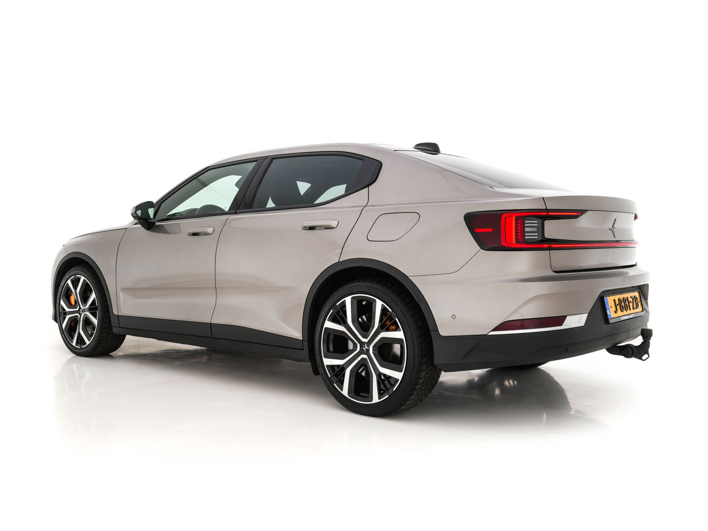 Polestar 2 Long Range Dual Motor Launch Edition 78kWh AWD [ 3-Fase ] (INCL-BTW) *PANO | NAVI-FULLMAP | HARMAN/KARDON-AUDIO | FULL-LED | KEYLESS | TOPVIEW | LANE-ASSIST | DIGI-COCKPIT | DAB+ | SPORT-SEATS | CARPLAY | TOWBAR | BLINDSPOT | 20''ALU*