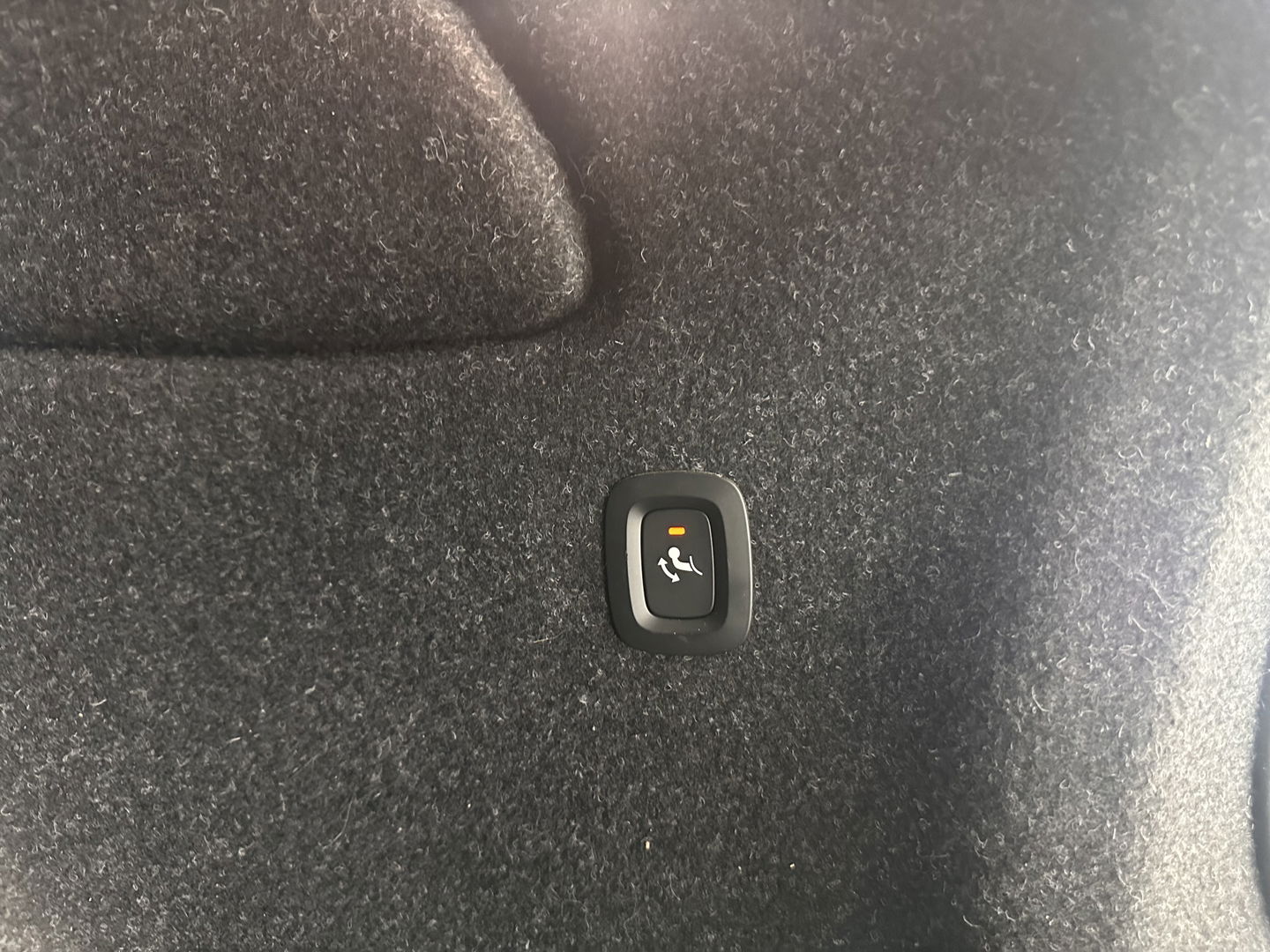 Volvo XC40 Recharge Core [ 3-Fase ] (INCL-BTW) Aut. *FULL-LED | NAVI-FULLMAP | CAMERA | KEYLESS | HEATED-SPORTSEATS | CARPLAY | DIGI-COCKPIT |  CCS-FASTLOADER | ECC | PDC | CRUISE | TOWBAR | SENSUS-CONNECT | 19''ALU*