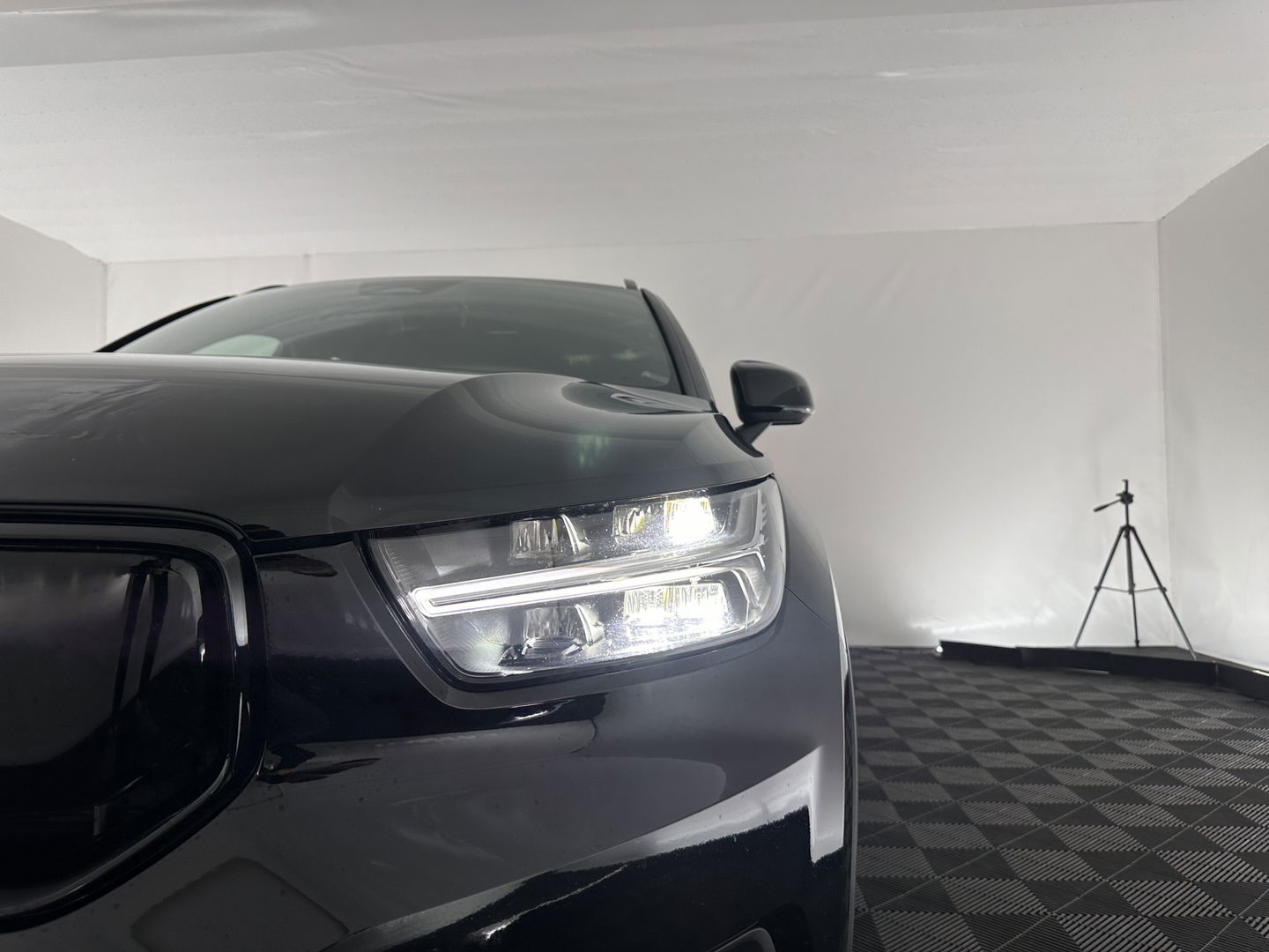 Volvo XC40 Recharge Core [ 3-Fase ] (INCL-BTW) Aut. *FULL-LED | NAVI-FULLMAP | CAMERA | KEYLESS | HEATED-SPORTSEATS | CARPLAY | DIGI-COCKPIT |  CCS-FASTLOADER | ECC | PDC | CRUISE | TOWBAR | SENSUS-CONNECT | 19''ALU*
