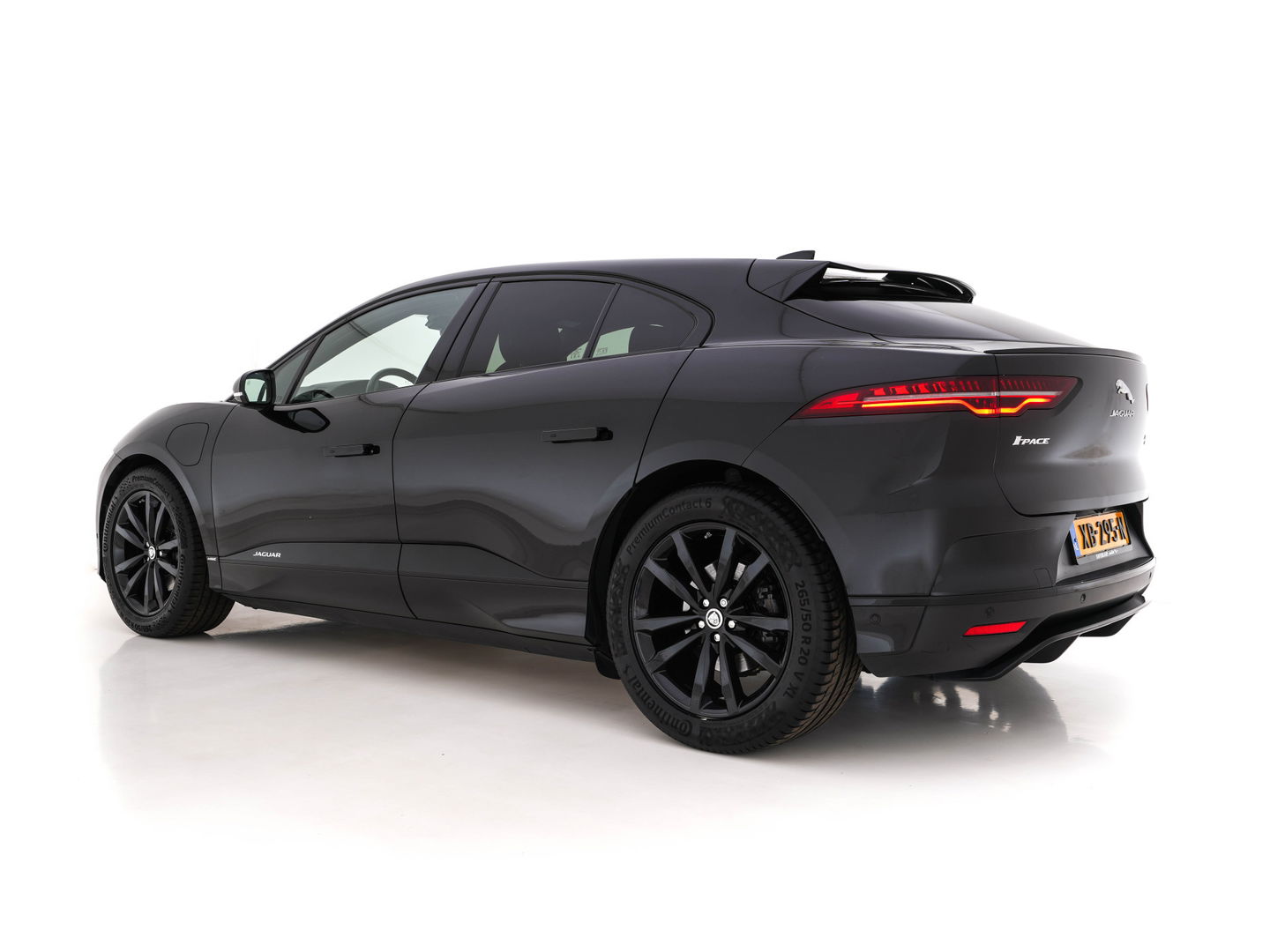 Jaguar I-PACE EV400 HSE First Edition 90 kWh AWD *PANO | LUXURY-LEATHER | MATRIX-LED | MERIDIAN-SURROUND | TOP-VIEW | BLINDSPOT | MEMORY-PACK | DIGI-COCKPIT | KEYLESS | HEAD-UP | NAVI-FULLMAP | HEATED-SPORTSEATS | DAB+ | AMBIENT-LIGHT | ...
