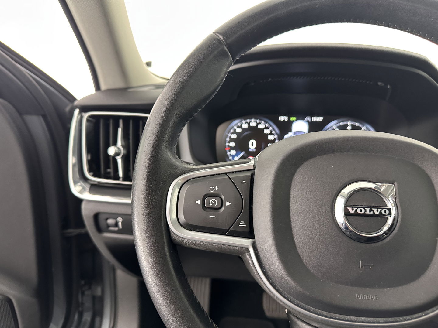 Volvo V60 2.0 T4 Aut. *FULL-LED | DIGI-COCKPIT | NAVI-FULLMAP | ECC | CRUISE | COMFORT-SEATS | LANE-ASSIST | CARPLAY | 18"ALU*