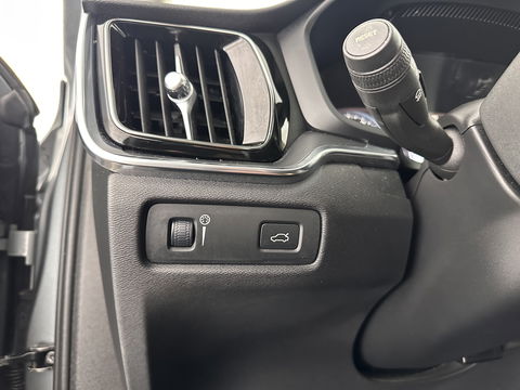 Volvo V60 2.0 T4 Aut. *FULL-LED | DIGI-COCKPIT | NAVI-FULLMAP | ECC | CRUISE | COMFORT-SEATS | LANE-ASSIST | CARPLAY | 18"ALU*