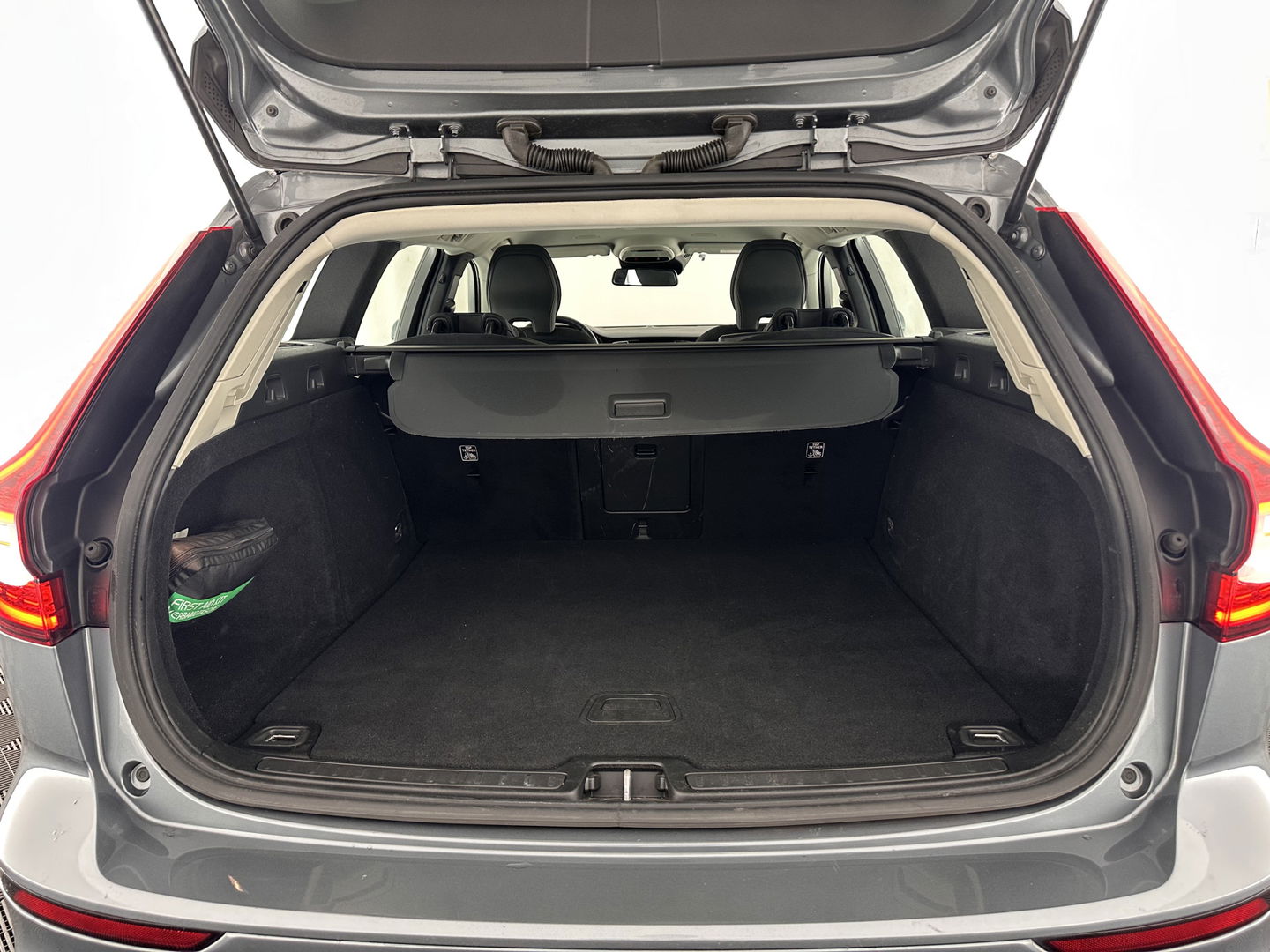 Volvo V60 2.0 T4 Aut. *FULL-LED | DIGI-COCKPIT | NAVI-FULLMAP | ECC | CRUISE | COMFORT-SEATS | LANE-ASSIST | CARPLAY | 18"ALU*