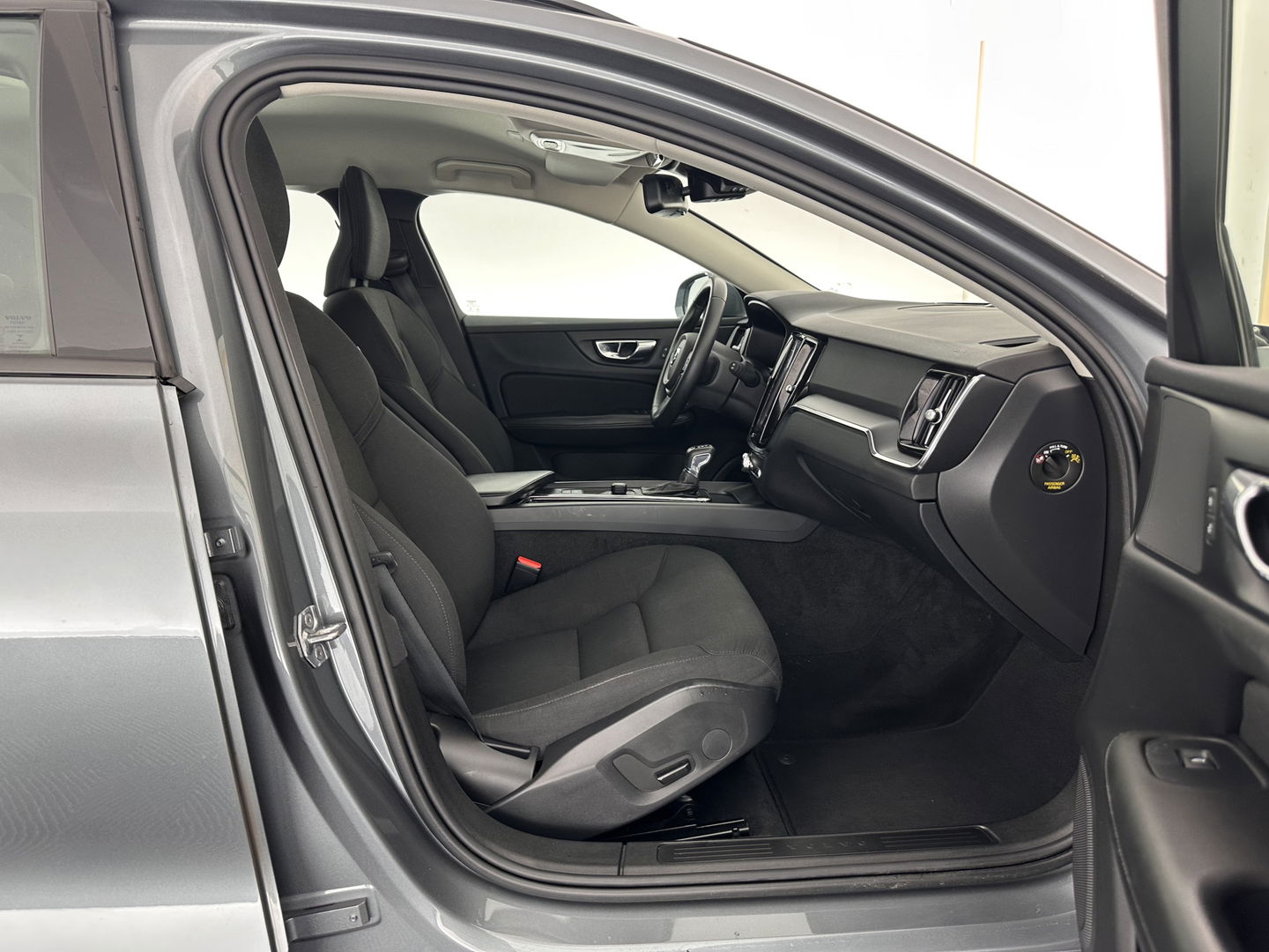 Volvo V60 2.0 T4 Aut. *FULL-LED | DIGI-COCKPIT | NAVI-FULLMAP | ECC | CRUISE | COMFORT-SEATS | LANE-ASSIST | CARPLAY | 18"ALU*
