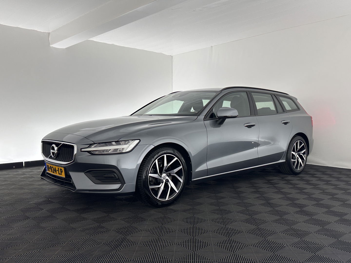Volvo V60 2.0 T4 Aut. *FULL-LED | DIGI-COCKPIT | NAVI-FULLMAP | ECC | CRUISE | COMFORT-SEATS | LANE-ASSIST | CARPLAY | 18"ALU*
