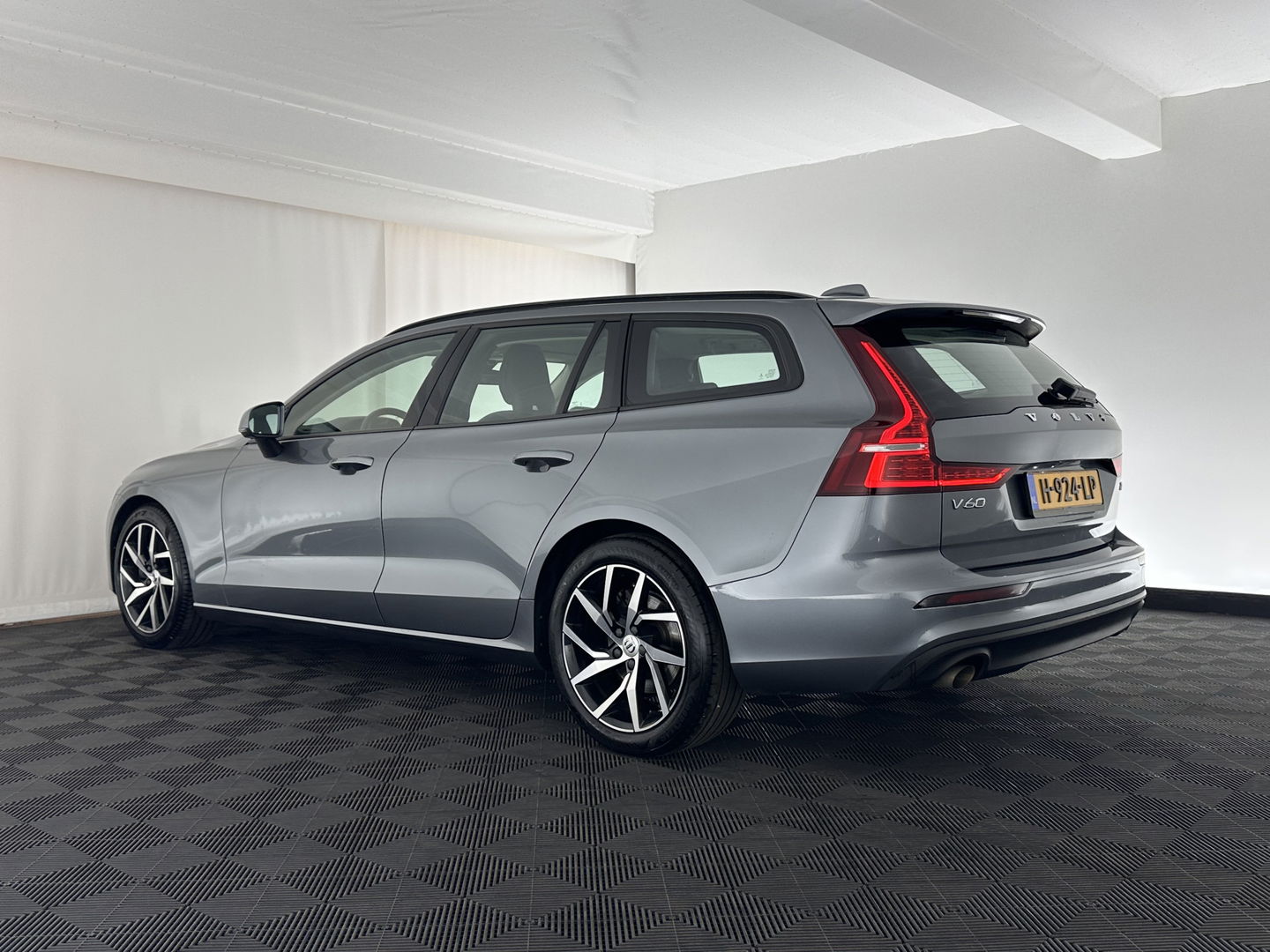 Volvo V60 2.0 T4 Aut. *FULL-LED | DIGI-COCKPIT | NAVI-FULLMAP | ECC | CRUISE | COMFORT-SEATS | LANE-ASSIST | CARPLAY | 18"ALU*