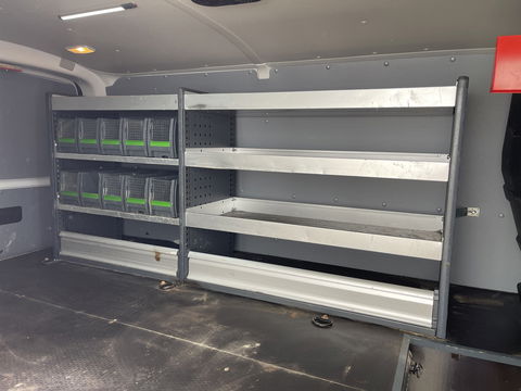 Volkswagen Transporter 2.0 TDI 102pk L1H1 Comfortline / bpm vrij / euro 6 diesel / prijs rijklaar € 16.950 ex btw / lease vanaf € 285 / Bott ingerichte laadruimte / airco / cruise / trekhaak 2200 kg !