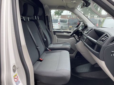 Volkswagen Transporter 2.0 TDI 102pk L1H1 Comfortline / bpm vrij / euro 6 diesel / prijs rijklaar € 16.950 ex btw / lease vanaf € 285 / Bott ingerichte laadruimte / airco / cruise / trekhaak 2200 kg !