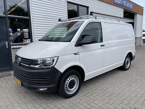 Volkswagen Transporter 2.0 TDI 102pk L1H1 Comfortline / bpm vrij / euro 6 diesel / prijs rijklaar € 16.950 ex btw / lease vanaf € 285 / Bott ingerichte laadruimte / airco / cruise / trekhaak 2200 kg !
