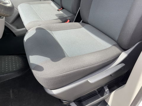 Volkswagen Transporter 2.0 TDI 102pk L1H1 Comfortline / bpm vrij / euro 6 diesel / prijs rijklaar € 16.950 ex btw / lease vanaf € 285 / Bott ingerichte laadruimte / airco / cruise / trekhaak 2200 kg !