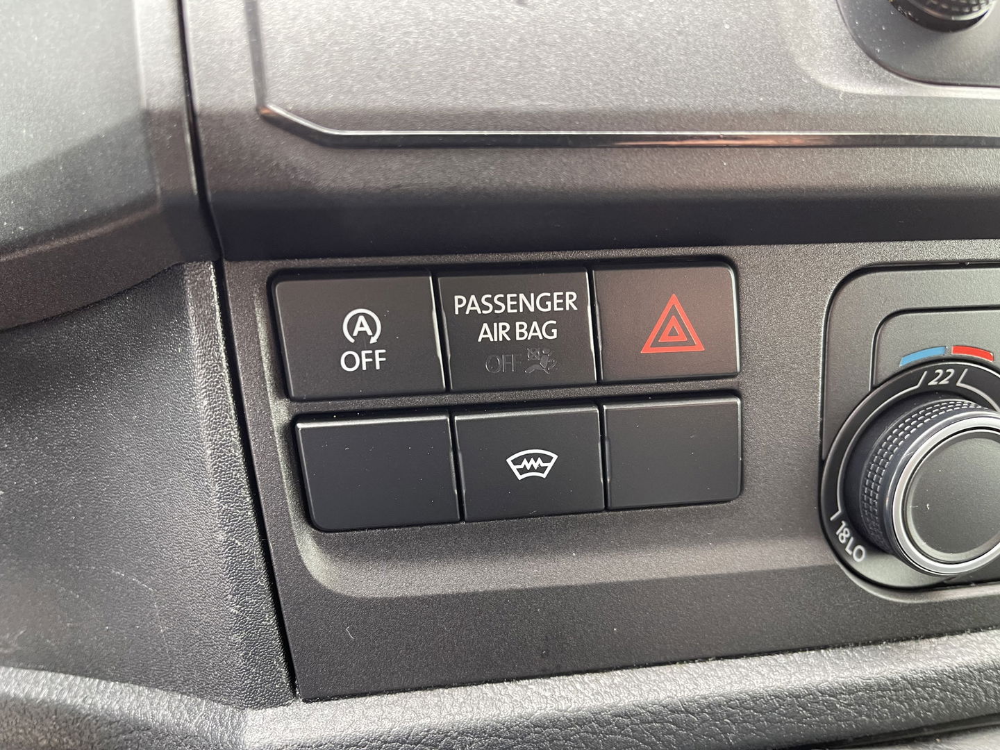 Volkswagen Transporter 2.0 TDI 102pk L1H1 Comfortline / bpm vrij / euro 6 diesel / prijs rijklaar € 16.950 ex btw / lease vanaf € 285 / Bott ingerichte laadruimte / airco / cruise / trekhaak 2200 kg !