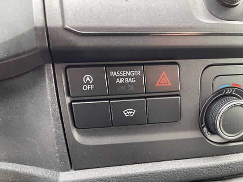 Volkswagen Transporter 2.0 TDI 102pk L1H1 Comfortline / bpm vrij / euro 6 diesel / prijs rijklaar € 16.950 ex btw / lease vanaf € 285 / Bott ingerichte laadruimte / airco / cruise / trekhaak 2200 kg !