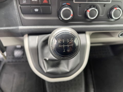 Volkswagen Transporter 2.0 TDI 102pk L1H1 Comfortline / bpm vrij / euro 6 diesel / prijs rijklaar € 16.950 ex btw / lease vanaf € 285 / Bott ingerichte laadruimte / airco / cruise / trekhaak 2200 kg !