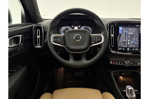 Volvo XC40 1.5 T5 Twin Engine Inscription | INCL Fietsendrager! | H/K Pano LED Carplay Trekhaak Virtual Memory Camera Clima Cruise Leder Navi PDC 20''LMV