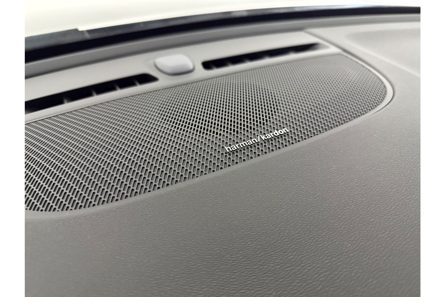 Volvo XC40 1.5 T5 Twin Engine Inscription | INCL Fietsendrager! | H/K Pano LED Carplay Trekhaak Virtual Memory Camera Clima Cruise Leder Navi PDC 20''LMV