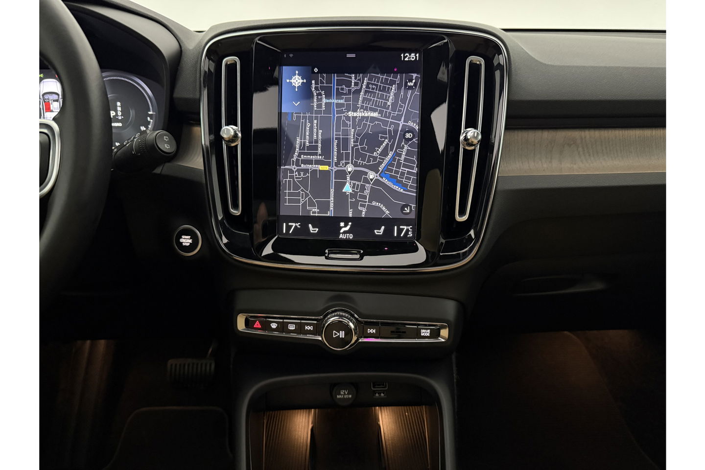 Volvo XC40 1.5 T5 Twin Engine Inscription | INCL Fietsendrager! | H/K Pano LED Carplay Trekhaak Virtual Memory Camera Clima Cruise Leder Navi PDC 20''LMV