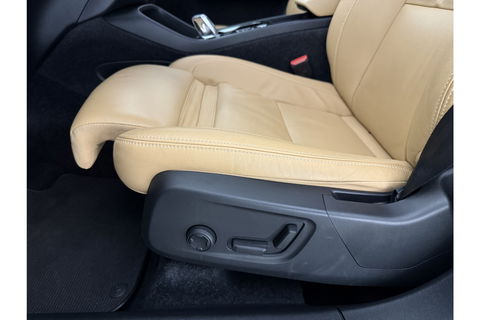 Volvo XC40 1.5 T5 Twin Engine Inscription | INCL Fietsendrager! | H/K Pano LED Carplay Trekhaak Virtual Memory Camera Clima Cruise Leder Navi PDC 20''LMV