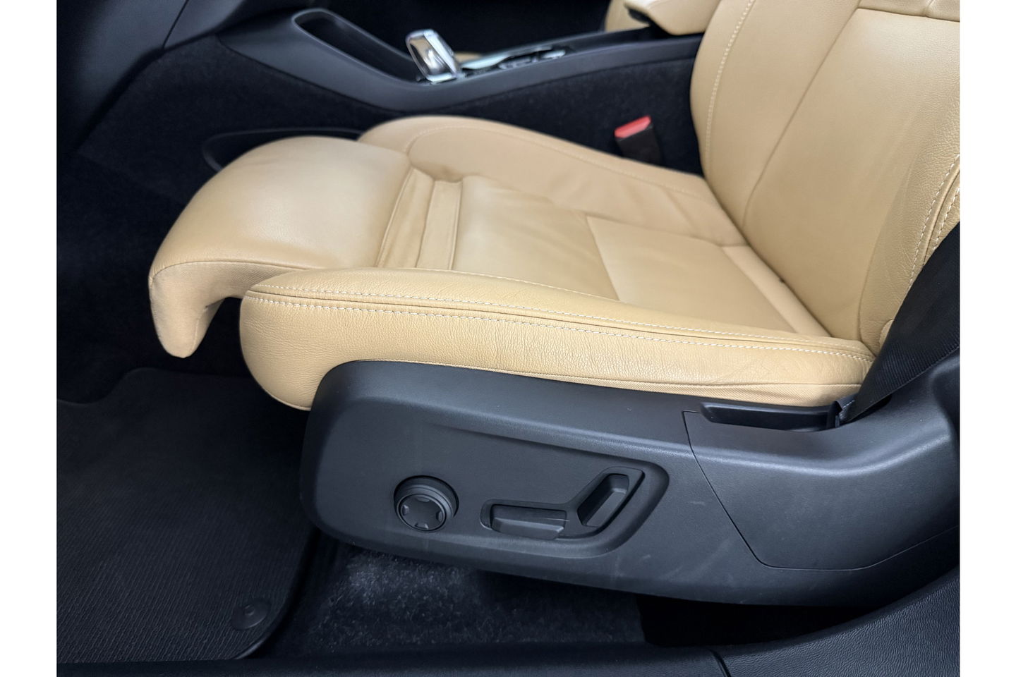 Volvo XC40 1.5 T5 Twin Engine Inscription | INCL Fietsendrager! | H/K Pano LED Carplay Trekhaak Virtual Memory Camera Clima Cruise Leder Navi PDC 20''LMV