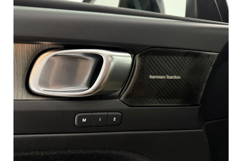 Volvo XC40 1.5 T5 Twin Engine Inscription | INCL Fietsendrager! | H/K Pano LED Carplay Trekhaak Virtual Memory Camera Clima Cruise Leder Navi PDC 20''LMV