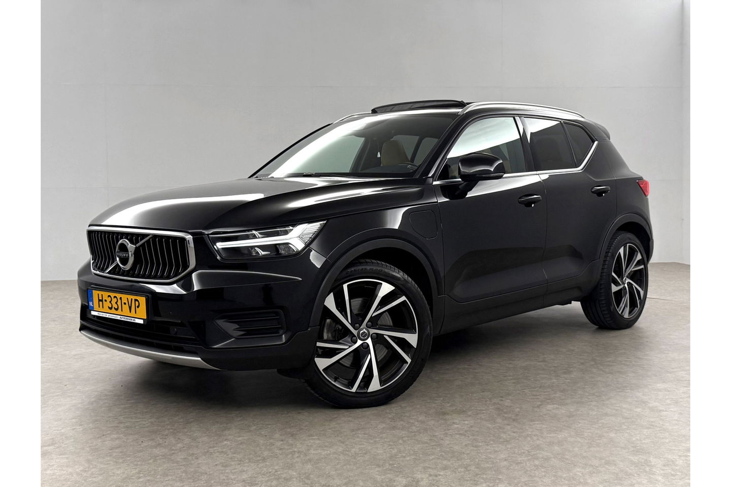 Volvo XC40 1.5 T5 Twin Engine Inscription | INCL Fietsendrager! | H/K Pano LED Carplay Trekhaak Virtual Memory Camera Clima Cruise Leder Navi PDC 20''LMV