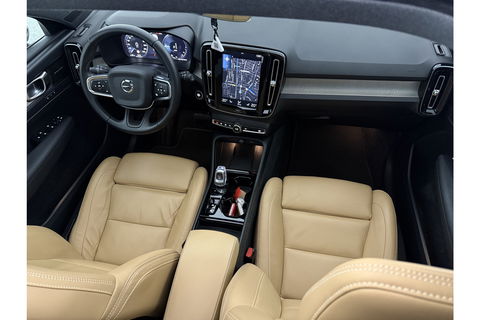 Volvo XC40 1.5 T5 Twin Engine Inscription | INCL Fietsendrager! | H/K Pano LED Carplay Trekhaak Virtual Memory Camera Clima Cruise Leder Navi PDC 20''LMV