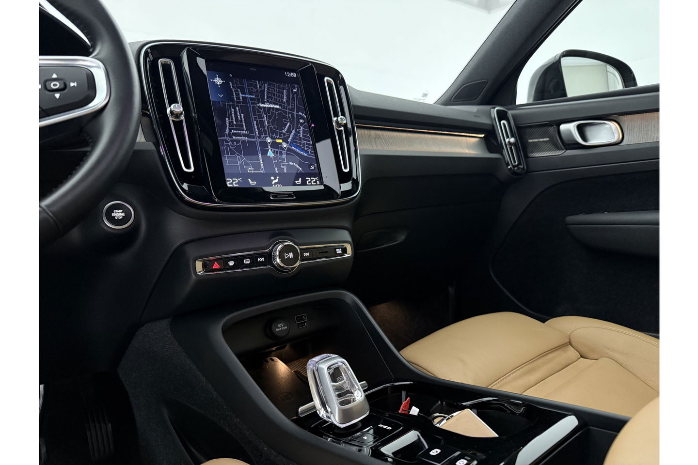 Volvo XC40 1.5 T5 Twin Engine Inscription | INCL Fietsendrager! | H/K Pano LED Carplay Trekhaak Virtual Memory Camera Clima Cruise Leder Navi PDC 20''LMV