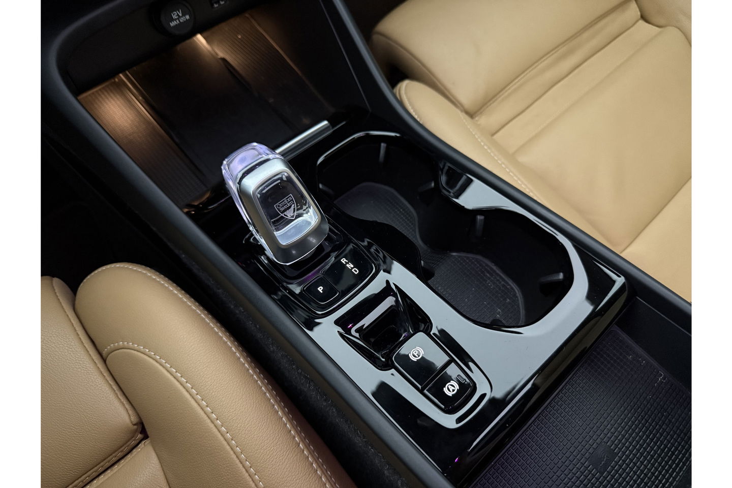 Volvo XC40 1.5 T5 Twin Engine Inscription | INCL Fietsendrager! | H/K Pano LED Carplay Trekhaak Virtual Memory Camera Clima Cruise Leder Navi PDC 20''LMV