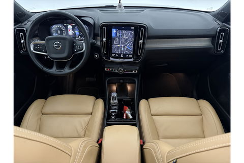 Volvo XC40 1.5 T5 Twin Engine Inscription | INCL Fietsendrager! | H/K Pano LED Carplay Trekhaak Virtual Memory Camera Clima Cruise Leder Navi PDC 20''LMV