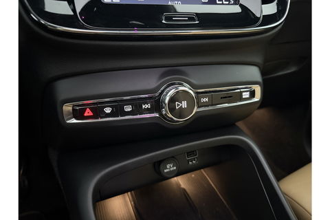 Volvo XC40 1.5 T5 Twin Engine Inscription | INCL Fietsendrager! | H/K Pano LED Carplay Trekhaak Virtual Memory Camera Clima Cruise Leder Navi PDC 20''LMV