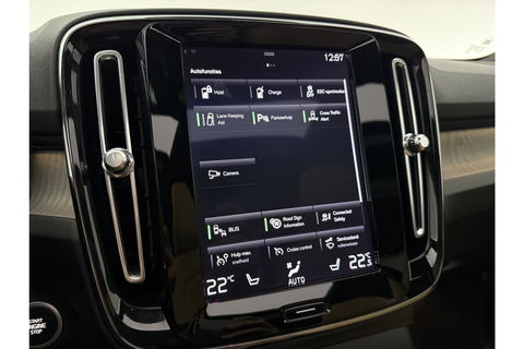 Volvo XC40 1.5 T5 Twin Engine Inscription | INCL Fietsendrager! | H/K Pano LED Carplay Trekhaak Virtual Memory Camera Clima Cruise Leder Navi PDC 20''LMV