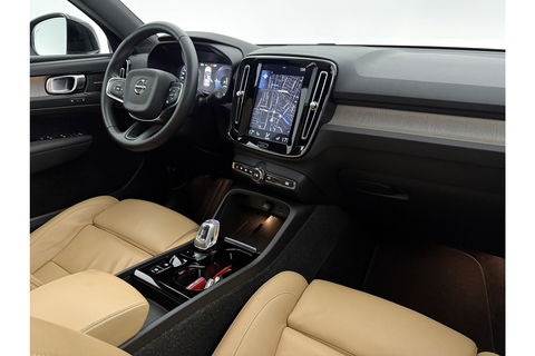 Volvo XC40 1.5 T5 Twin Engine Inscription | INCL Fietsendrager! | H/K Pano LED Carplay Trekhaak Virtual Memory Camera Clima Cruise Leder Navi PDC 20''LMV