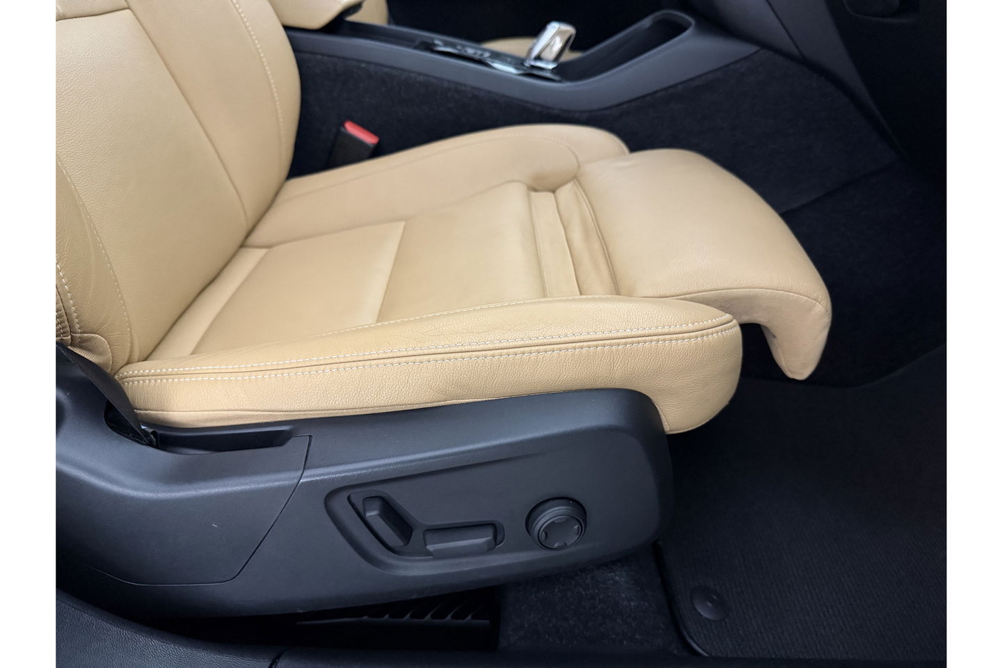 Volvo XC40 1.5 T5 Twin Engine Inscription | INCL Fietsendrager! | H/K Pano LED Carplay Trekhaak Virtual Memory Camera Clima Cruise Leder Navi PDC 20''LMV